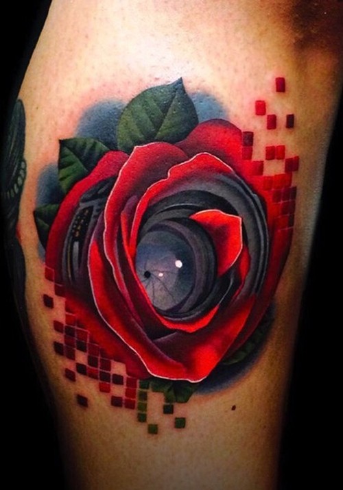腿部玫瑰图案纹身
