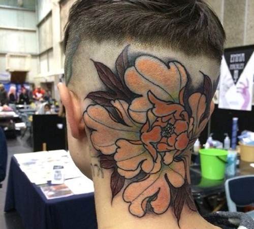 另类的头部脖子纹身