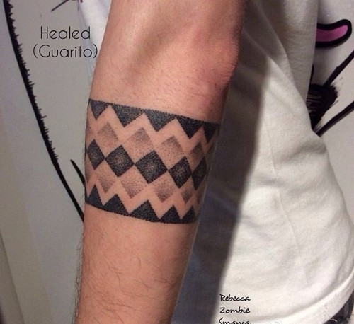 时尚点线图案纹身