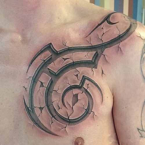 男女生前胸个性刺青