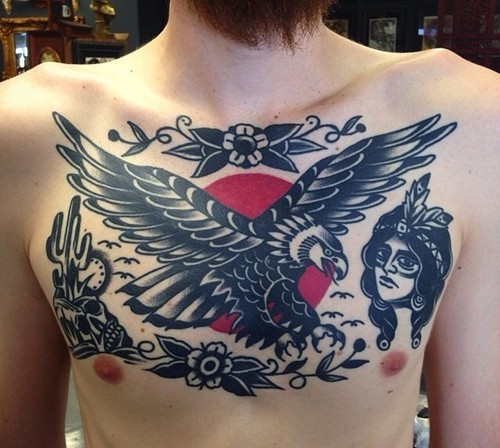 男生胸前性感时尚的纹身