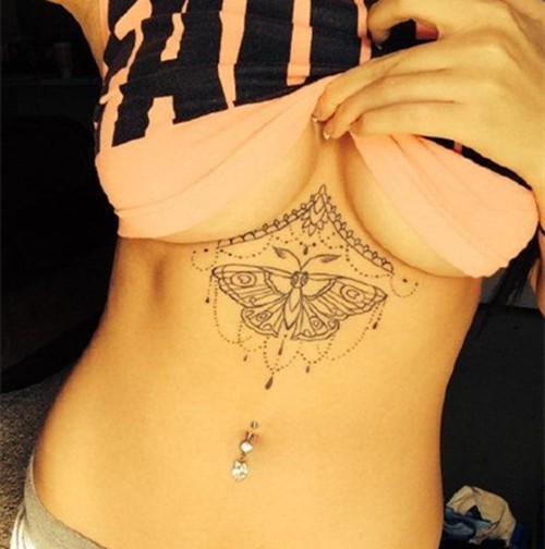 最火的sternum tattoo