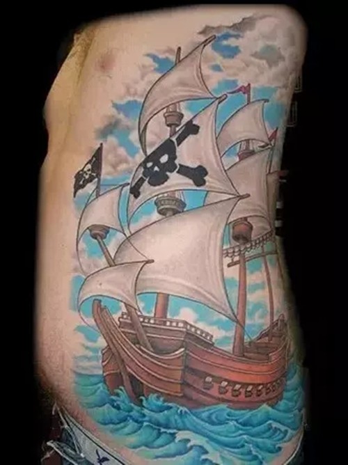 腰腹部帆船纹身