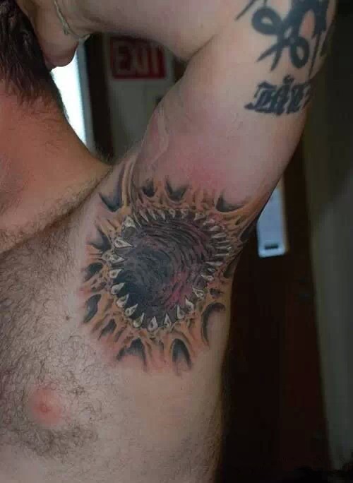 奇葩另类的腋下纹身