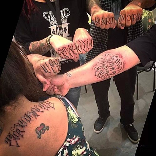 疯狂的字母纹身