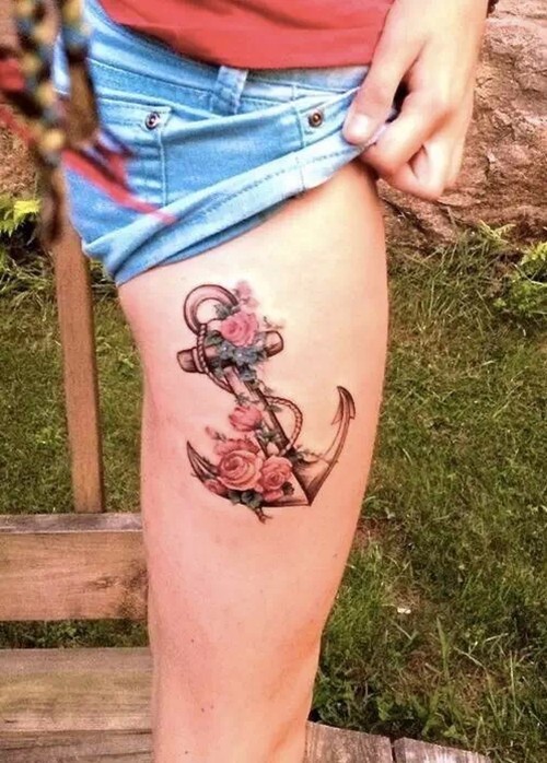性感女郎大腿纹身秀