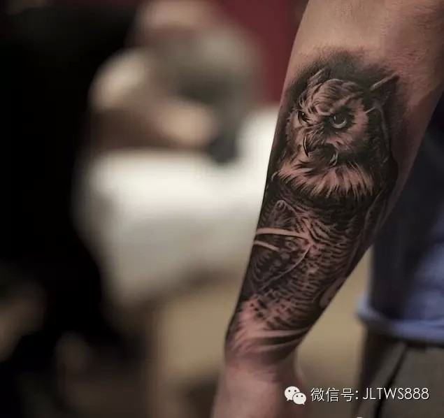 欧美男性经典复古手臂纹身