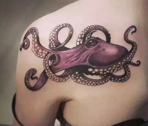 另类奇葩背部章鱼纹身