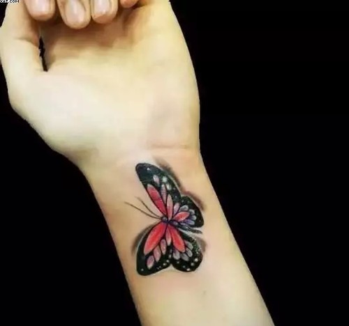 清新淡雅的蝴蝶纹身