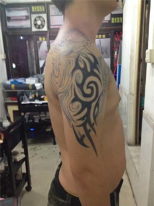 手臂纹身  腿部纹身  胸部纹身  绣艺馆纹身