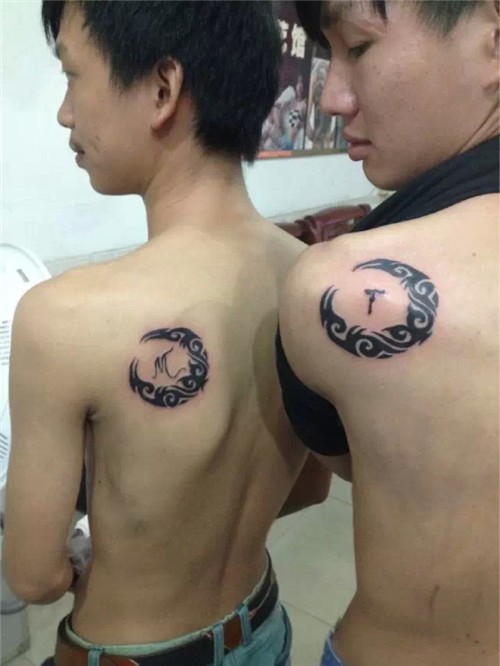 手臂纹身  腿部纹身  胸部纹身  绣艺馆纹身