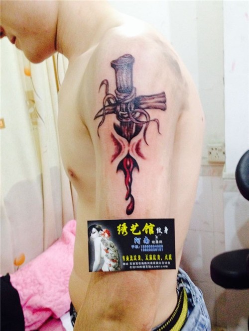 手臂纹身  腿部纹身  胸部纹身  绣艺馆纹身