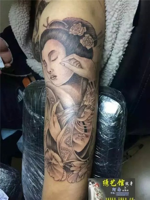 手臂纹身  腿部纹身  胸部纹身  绣艺馆纹身