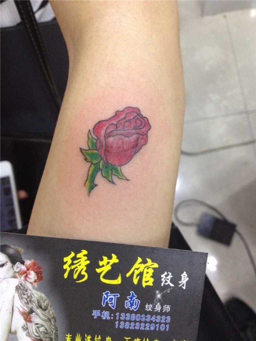 手臂纹身  腿部纹身  胸部纹身  绣艺馆纹身