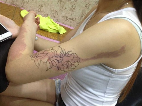 手臂纹身  腿部纹身  胸部纹身  绣艺馆纹身