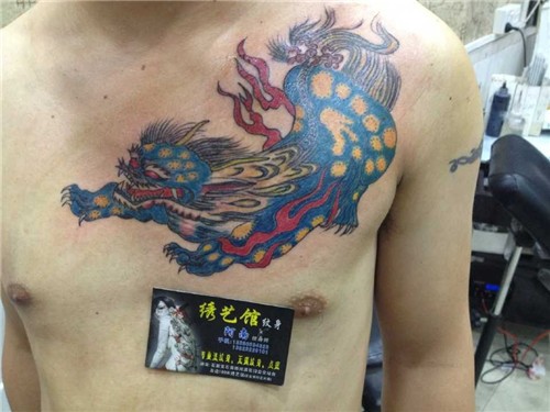 手臂纹身  腿部纹身  胸部纹身  绣艺馆纹身