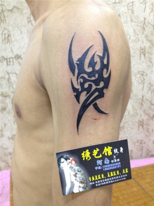 手臂纹身  腿部纹身  胸部纹身  绣艺馆纹身