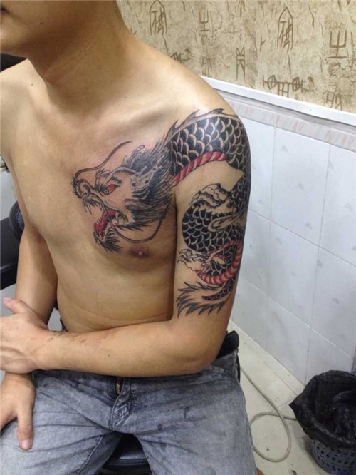 手臂纹身  腿部纹身  胸部纹身  绣艺馆纹身