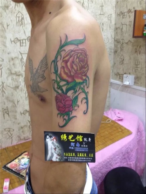 手臂纹身  腿部纹身  胸部纹身  绣艺馆纹身