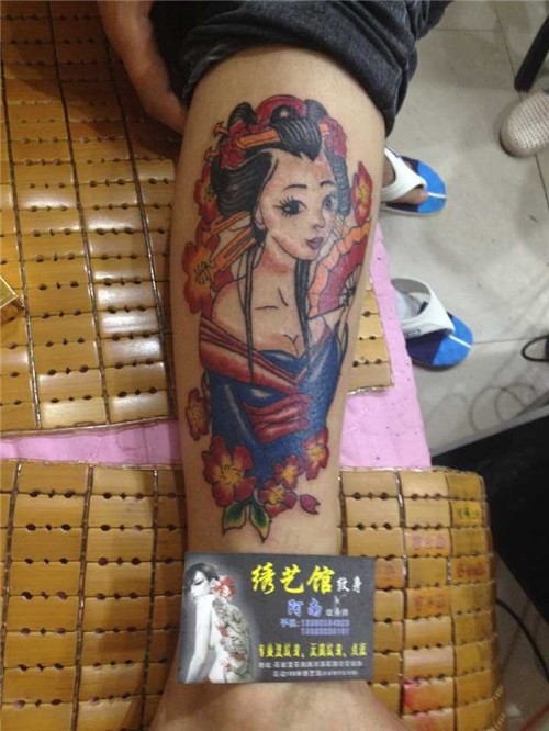 手臂纹身  腿部纹身  胸部纹身  绣艺馆纹身