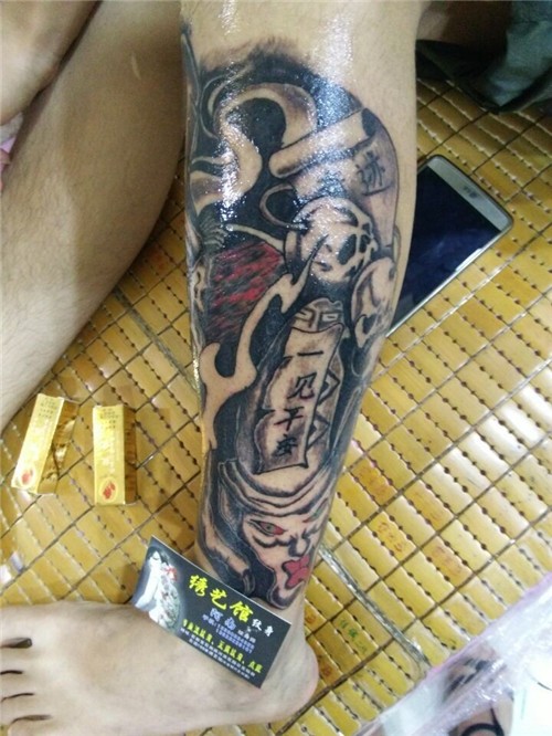 手臂纹身  腿部纹身  胸部纹身  绣艺馆纹身