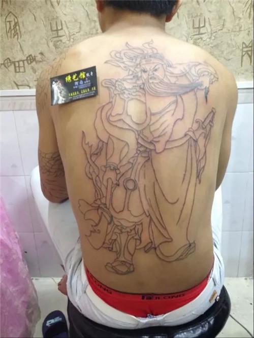 手臂纹身  腿部纹身  胸部纹身  绣艺馆纹身