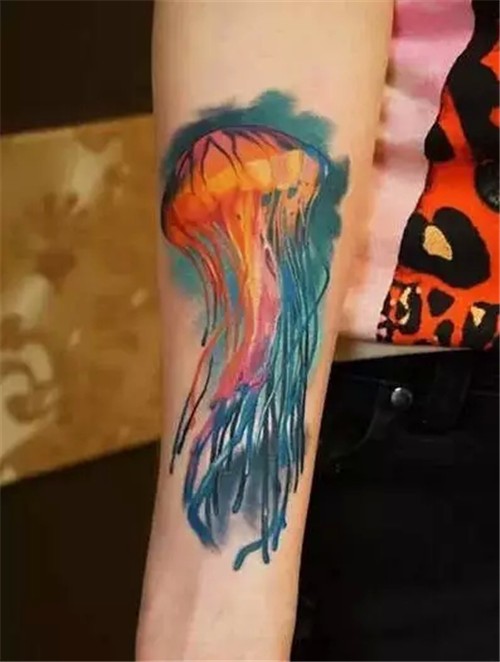 多彩的水母纹身