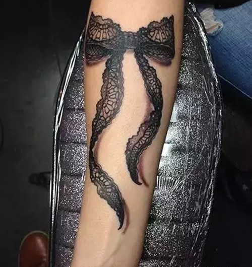 性感的蕾丝蝴蝶结纹身