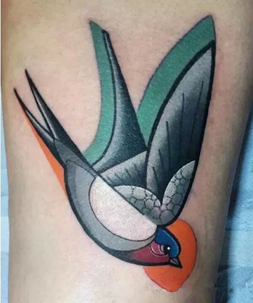 漂亮可爱的燕子纹身