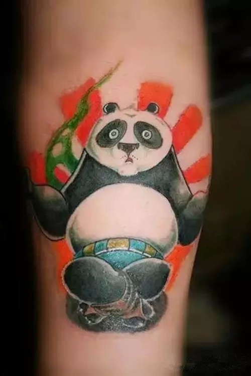 憨厚可爱的大熊猫纹身