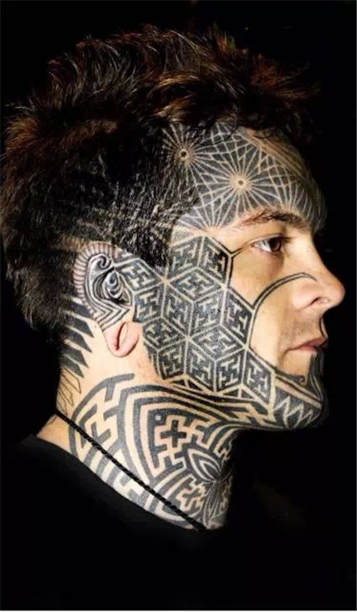Geometric风格点刺头部纹身