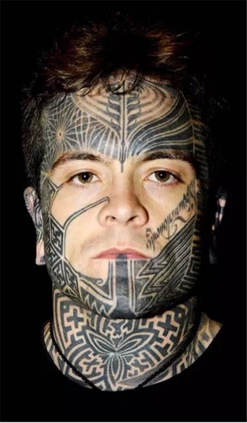 Geometric风格点刺头部纹身