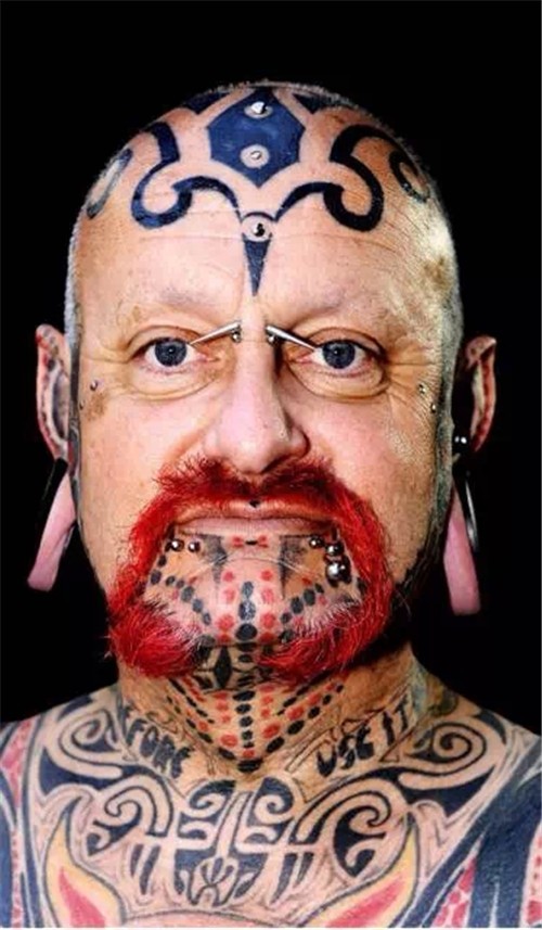 Geometric风格点刺头部纹身