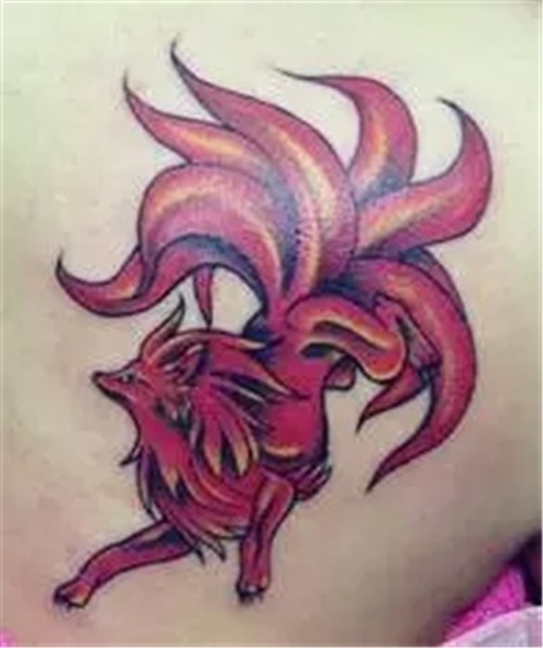 时尚个性的九尾狐纹身