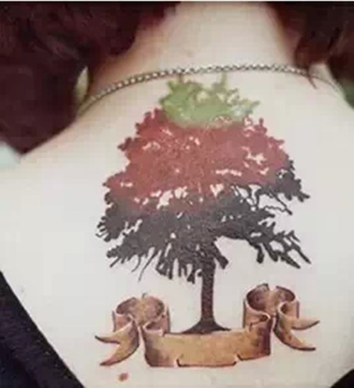 象征希望的背部生命之树纹身