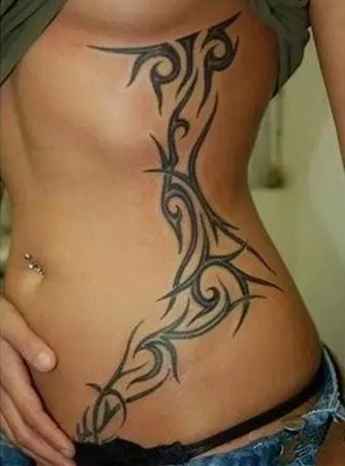 用纹身来点缀你性感迷人的小蛮腰
