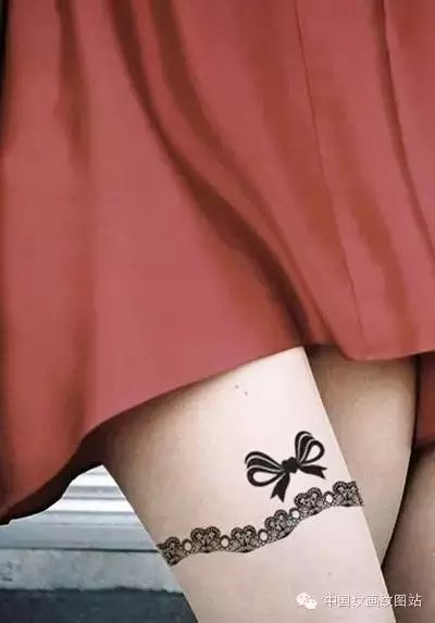 性感妩媚的美腿蕾丝纹身