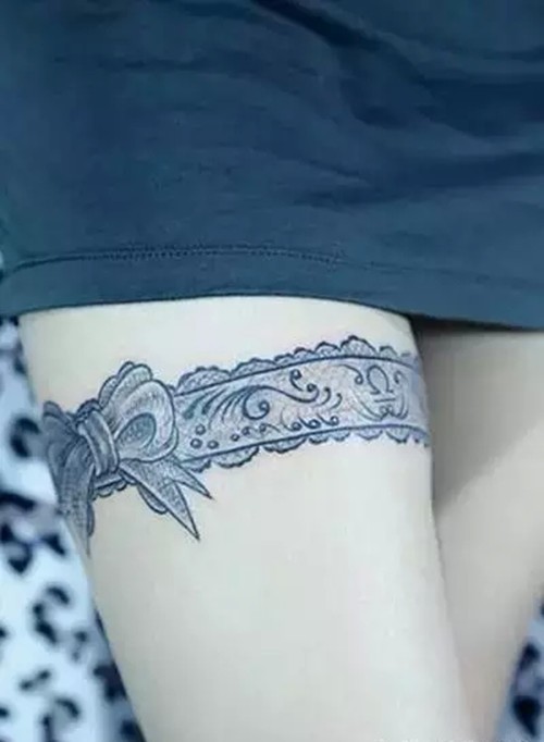 性感妩媚的美腿蕾丝纹身