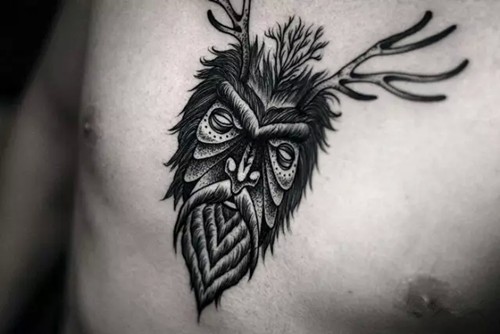 别具一格的黑色纹身