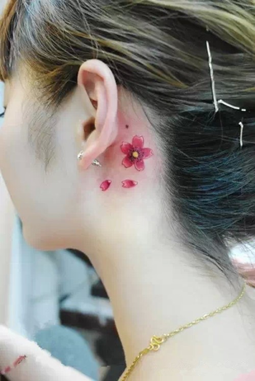 文艺小青年专属耳后小纹身