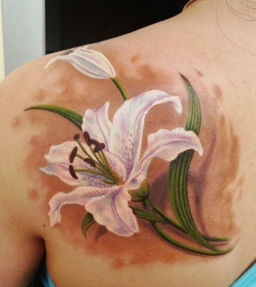 清新脱俗的百合花纹身