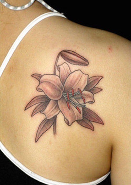 清新脱俗的百合花纹身