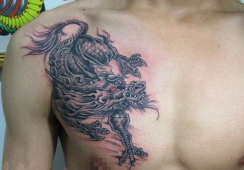 男士胸前个性麒麟纹身