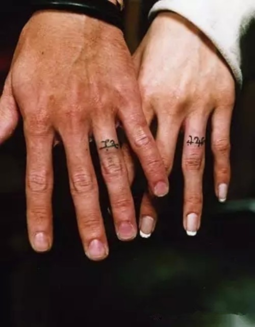 永不褪变的爱情誓言  情侣手指纹身