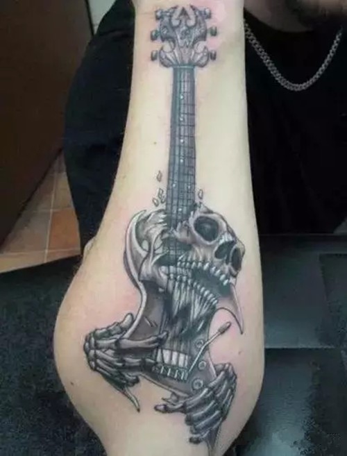 跟随音乐动起来  吉他纹身