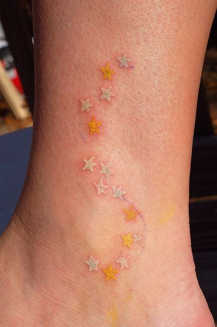 女性脚踝部简约星星刺青