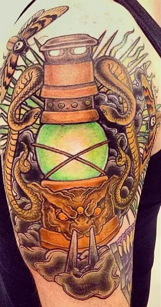 经典复古油灯纹身