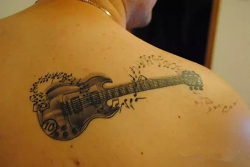 音乐爱好者最爱的乐器纹身