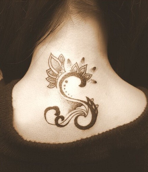 颈后背小图案纹身