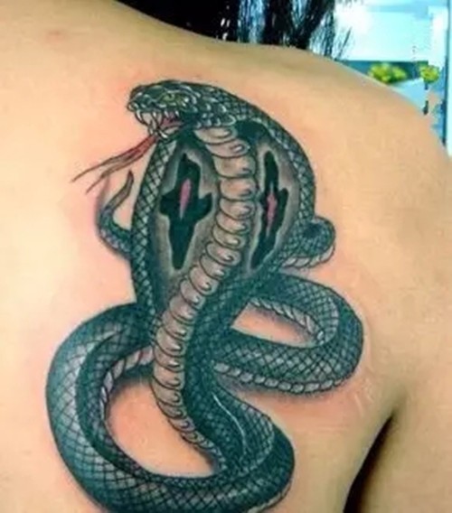 令人胆战心惊的蛇纹身